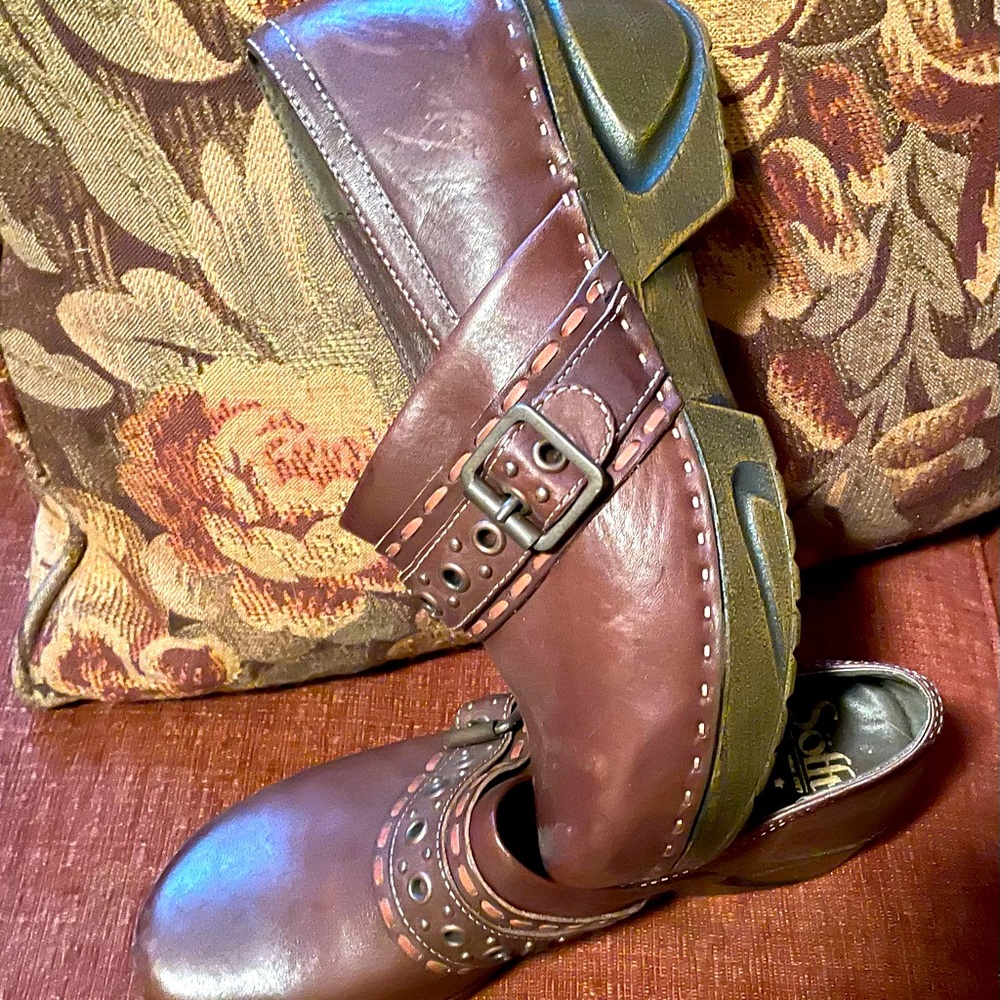 Clogs-leather upper, buckle top decor